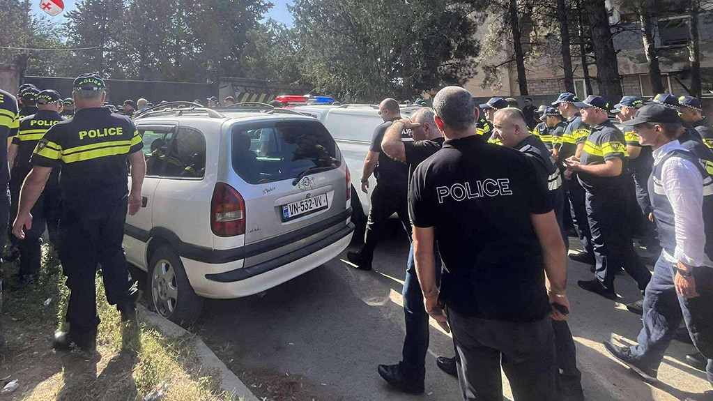 თბილისში, თვალჭრელიძის ქუჩაზე გამოსახლების პროცესი მიმდინარეობს