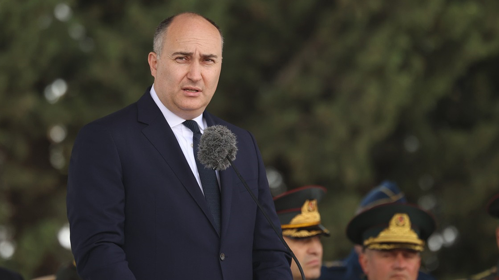  თავდაცვის ექს-მინისტრმა ცოლისძმის და ყოფილი თანამშრომლების დაკავებაზე კომენტარი გააკეთა