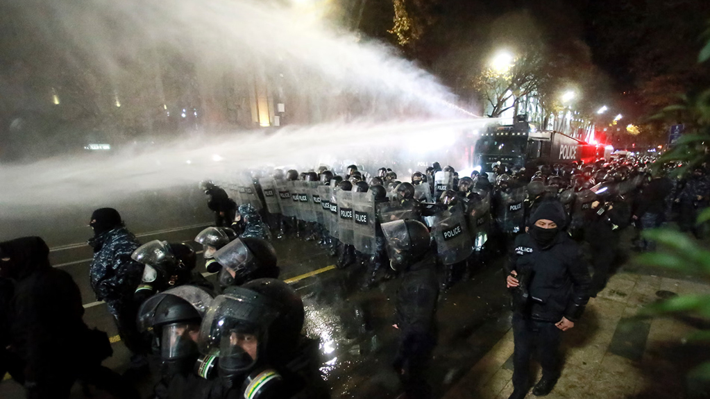  EU მომიტინგეების წინააღმდეგ „კამიტის“ გამოყენებასთან დაკავშირებით სანდო გამოძიებას ელის