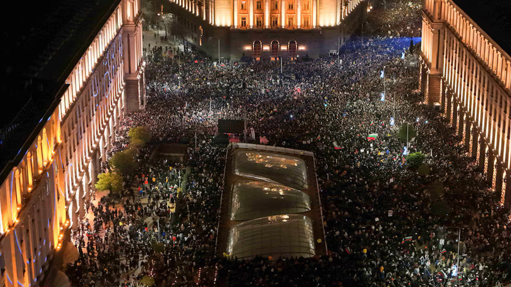  მასობრივი საპროტესტო აქციების ფონზე ბულგარეთის მთავრობა გადადგა