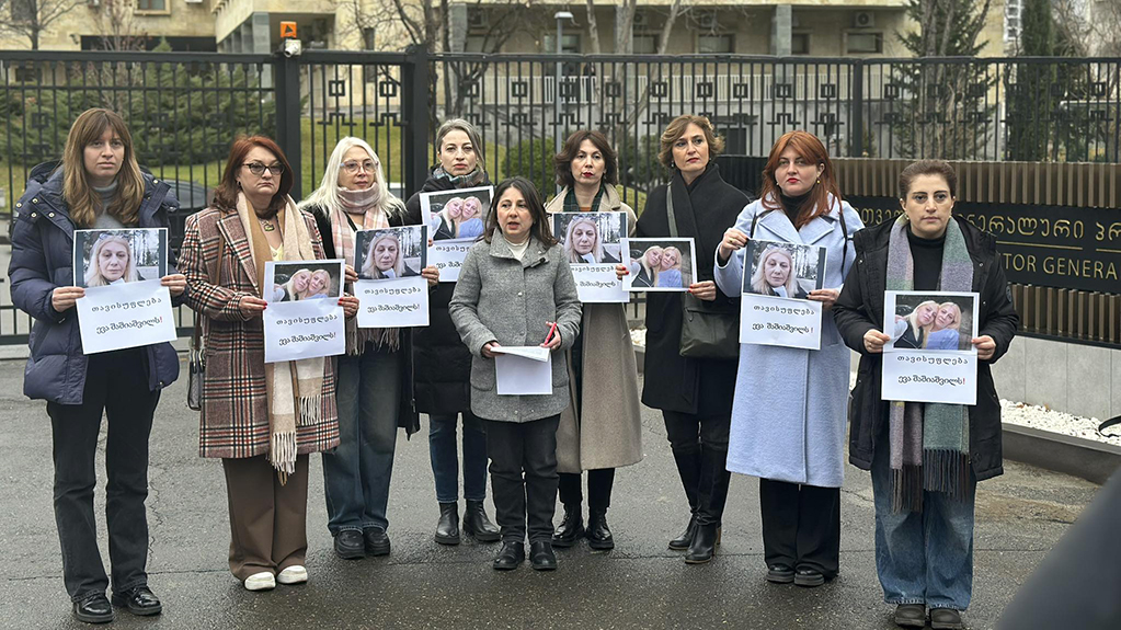  ქალები პროკურატურასთან ევა შაშიაშვილის პატიმრობიდან გათავისუფლებას ითხოვენ