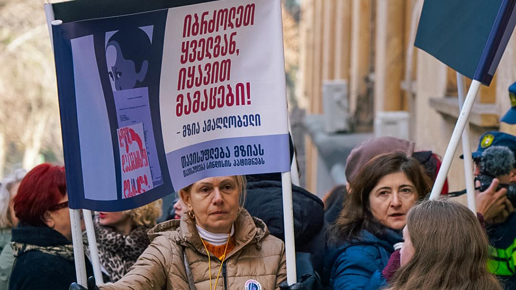  პარლამენტთან საპროტესტო აქციაზე პოლიციამ ჟურნალისტებზე იძალადა