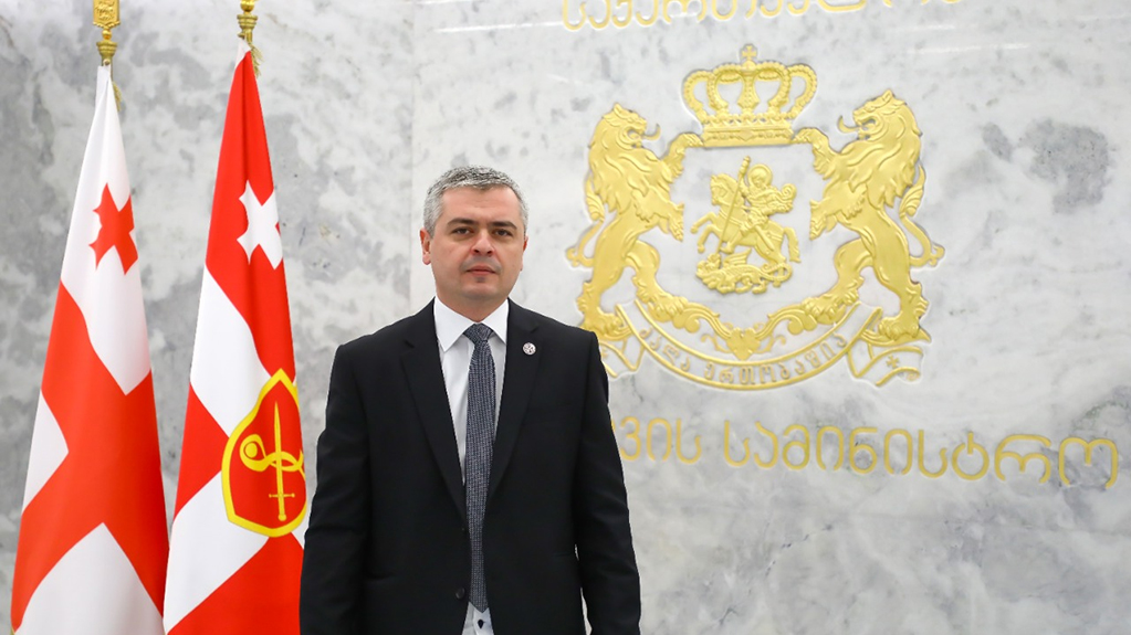  თავდაცვის ყოფილი მინისტრის მოადგილე და ნათესავი დააკავეს 1.3 მლნ-ის გაფლანგვის ბრალდებით 