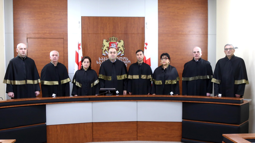  საკონსტიტუციომ მოსამართლე ვლადიმერ ხუჭუას წარდგინებების განხილვაზე უარი თქვა