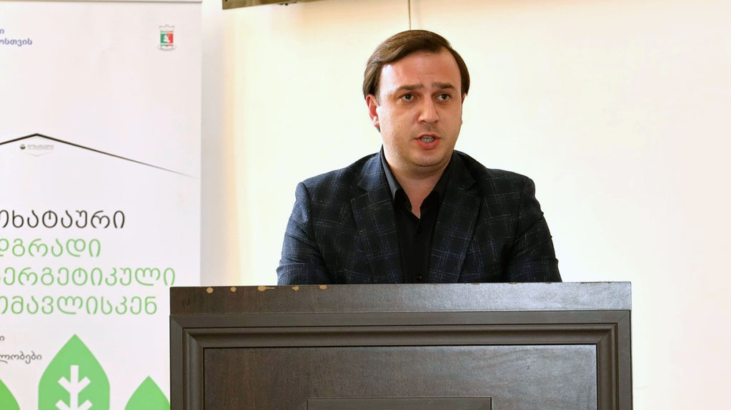  პოლიციელზე ჯგუფური ძალადობის ბრალდებით ჩოხატაურის საკრებულოს თავმჯდომარე დააკავეს