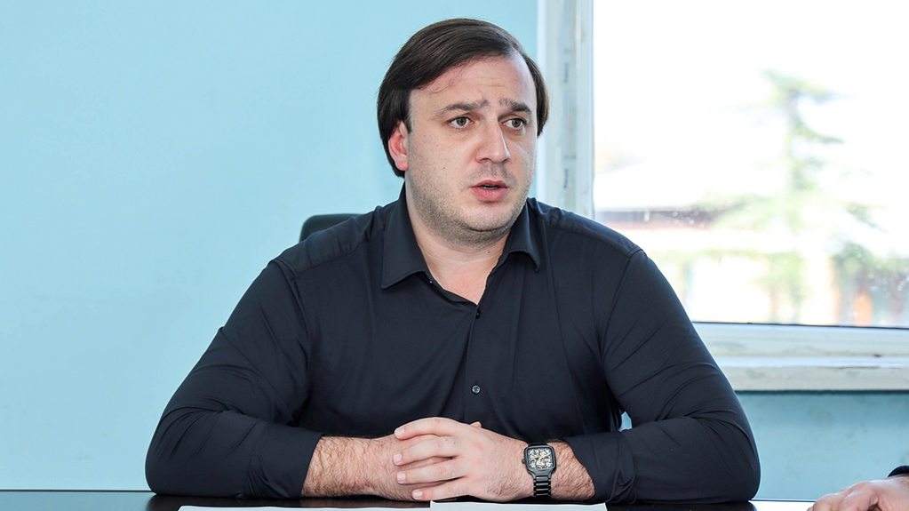  გირაო შეეფარდა საკრებულოს ყოფილ თავმჯდომარეს, რომელიც პოლიციელის ცემაშია ბრალდებული