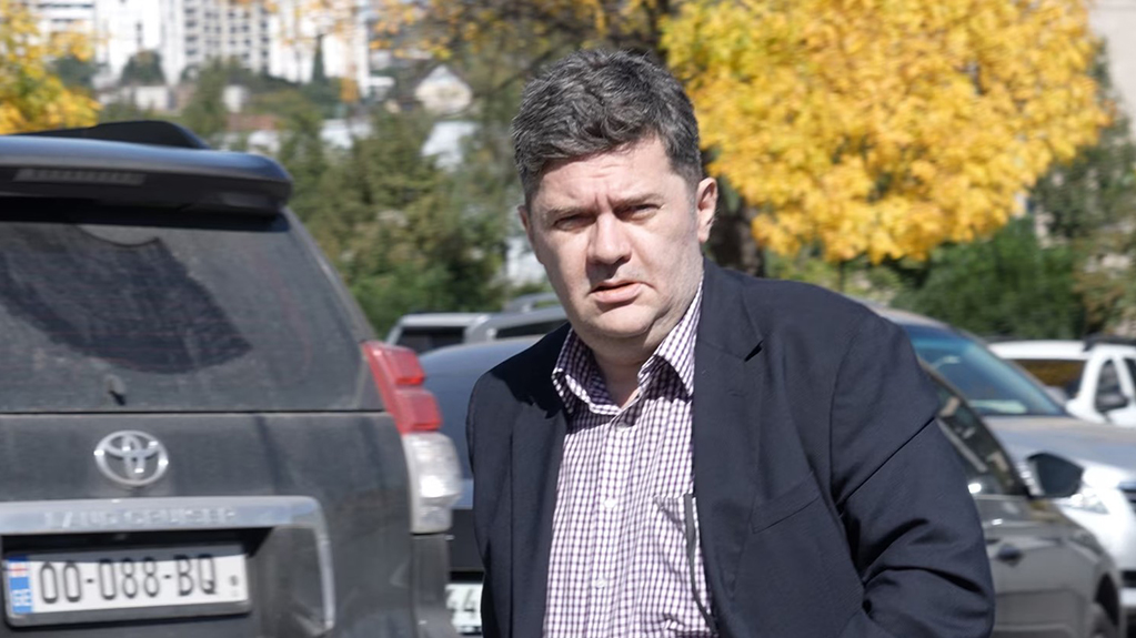  „ივანიშვილი დასამხობია“ - სასამართლოში ნათქვამი ფრაზისთვის ახალაიას ახალი ბრალი წარუდგინეს